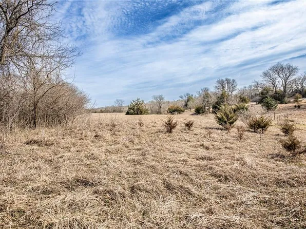 26 Chamerly Dr, Mound City, KS 66056