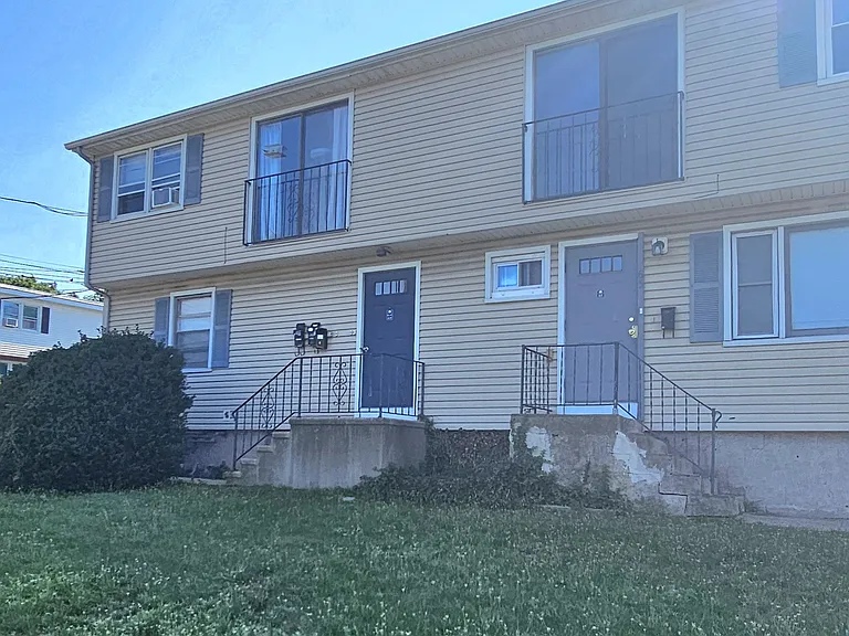 67 Fairview Ave #2R — Photo 13
