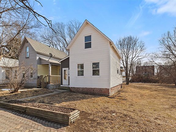 2nd image of 813 Lyon St