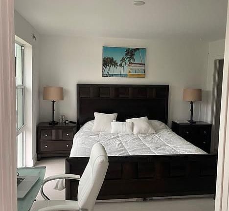 3rd image of 76 Isle Of Venice Dr APT F