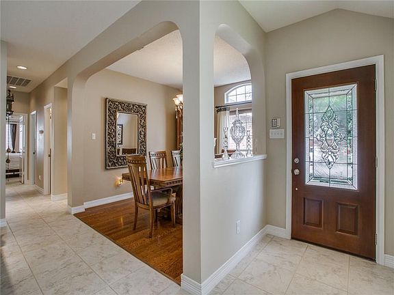 4th image of 6220 Hillcrest Dr