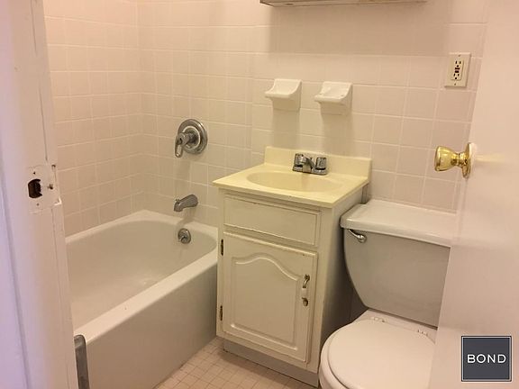4th image of 240 E 75th St APT 9