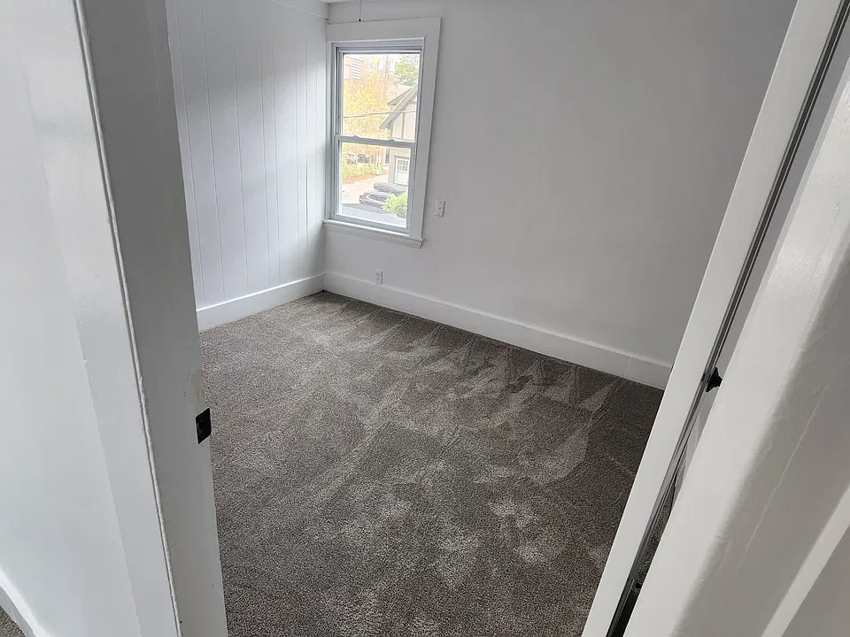 2nd Bedroom (No closet)
