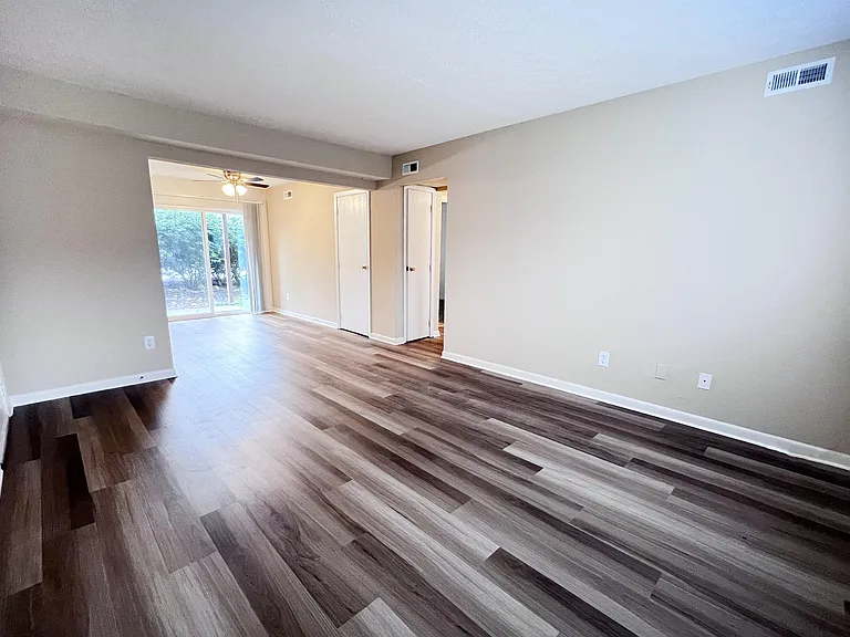 East Pointe Apartments — Photo 28