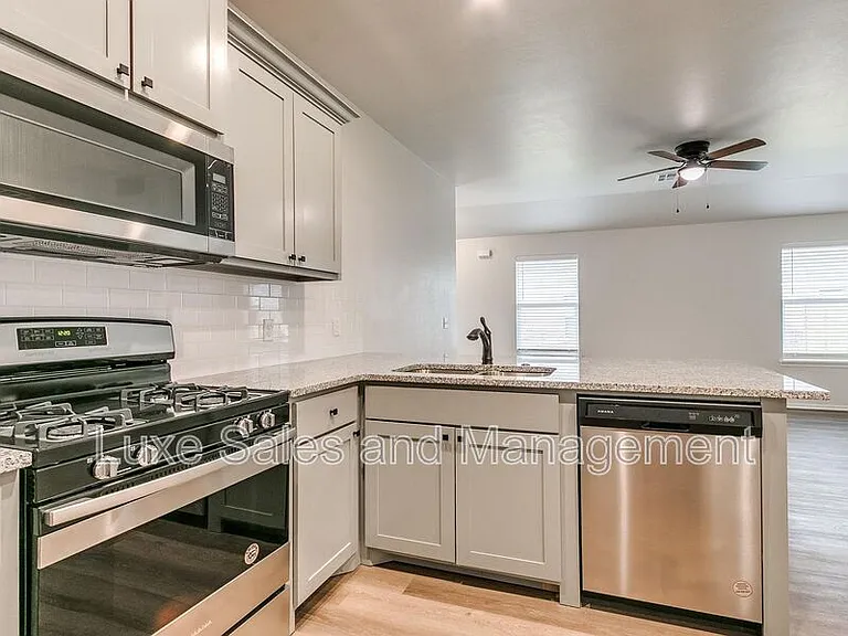 8004 NW 105th St — Photo 11