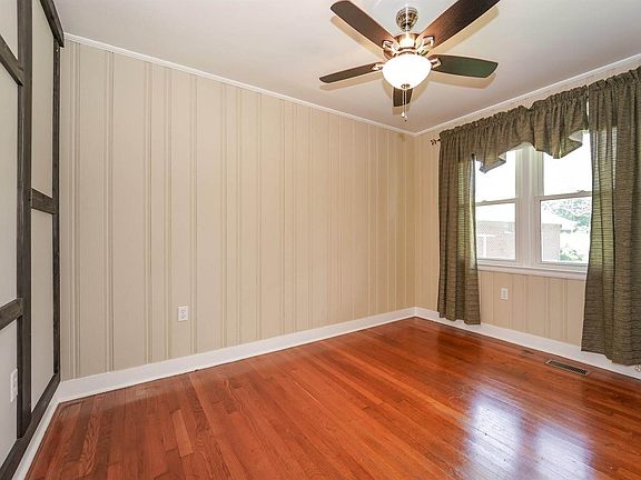 5th image of 126 Hemlock St