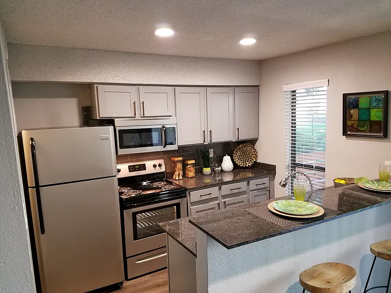Verde Apartments — Photo 7