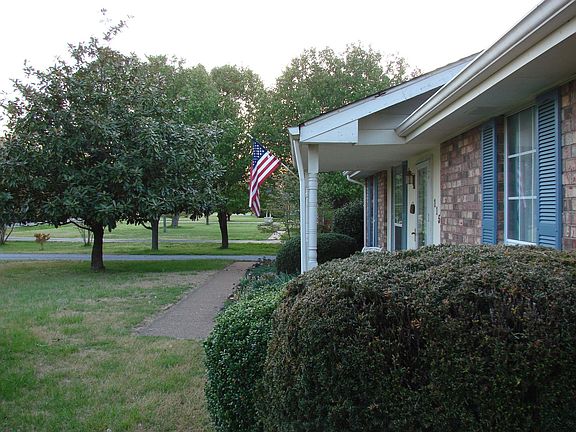 3rd image of 115 Orchard Valley Dr
