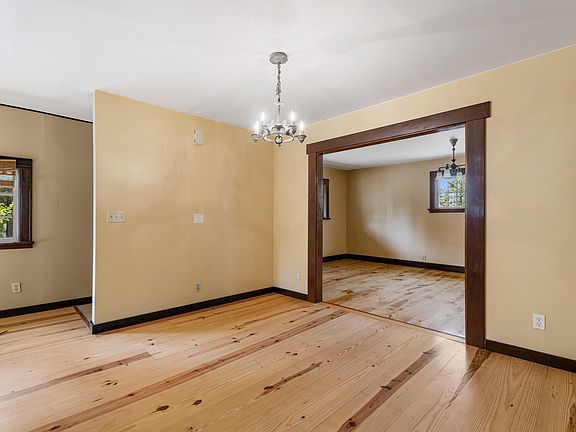 3rd image of 52140 Elderberry Ln