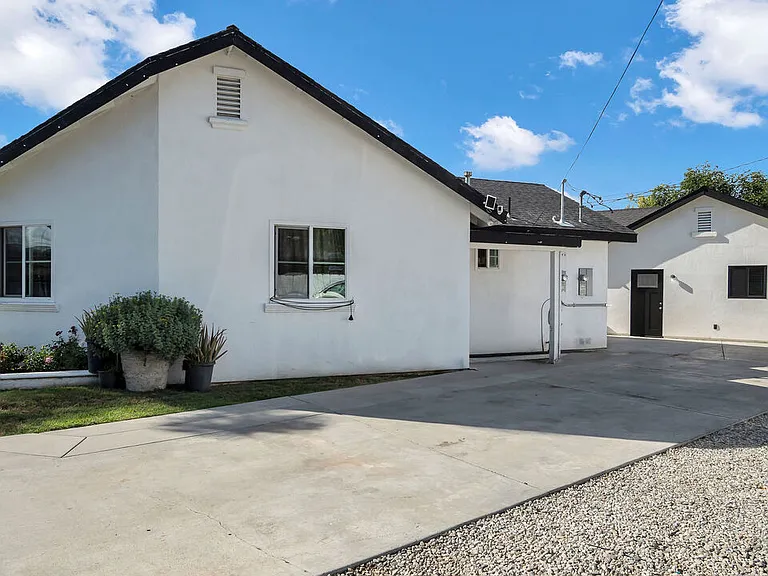 15559 Three Palms St — Photo 21