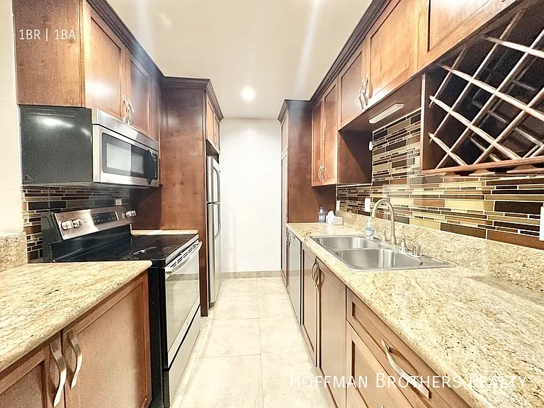 1515 S Beverly Dr #305 — Photo 2