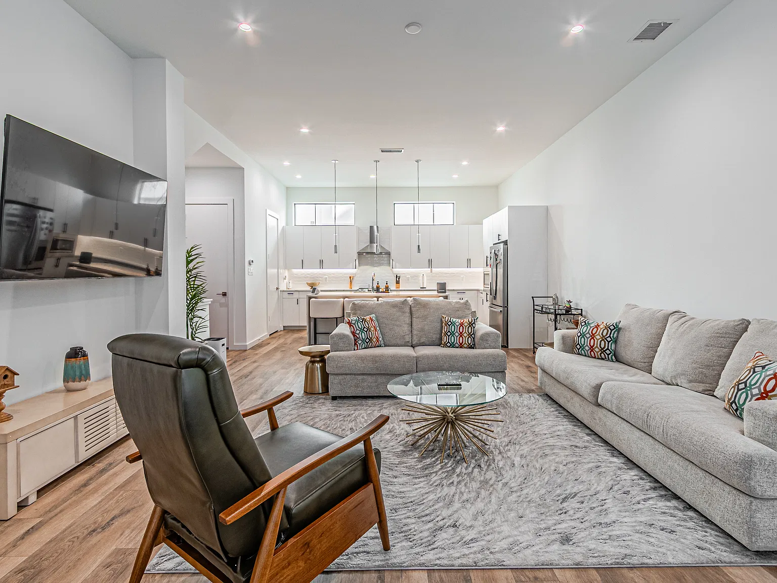 1 bed, 2105 sqft, $1,350 — Photo 4