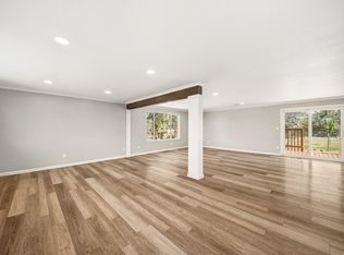 3890 NW 25th St, Redmond, OR 97756