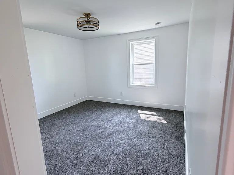 2760 Niagara Rd — Photo 10