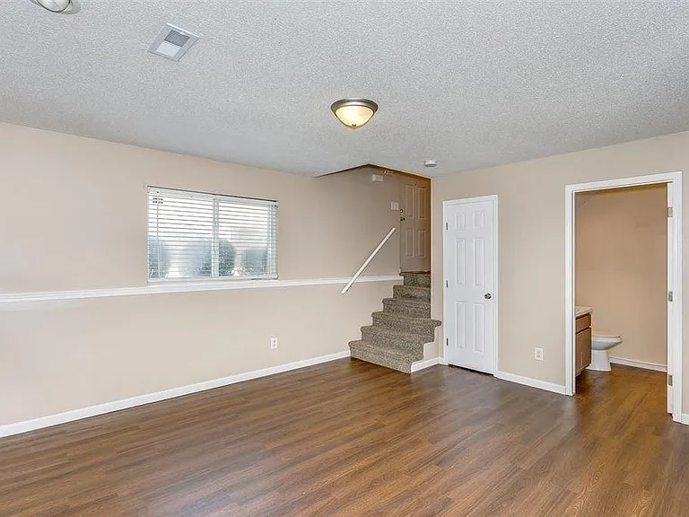 539 S Robin Rd #C — Photo 2