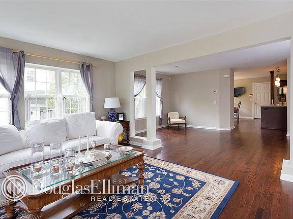 3rd image of 50 Lake Marie Ln