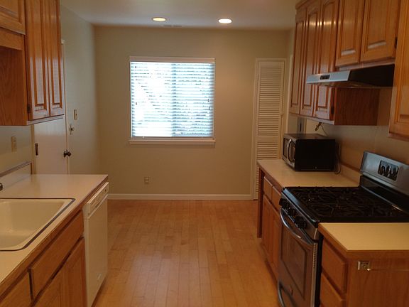 5th image of 125 Escobar Ave