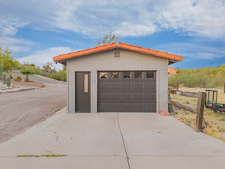 1101 W Roller Coaster Rd — Photo 10