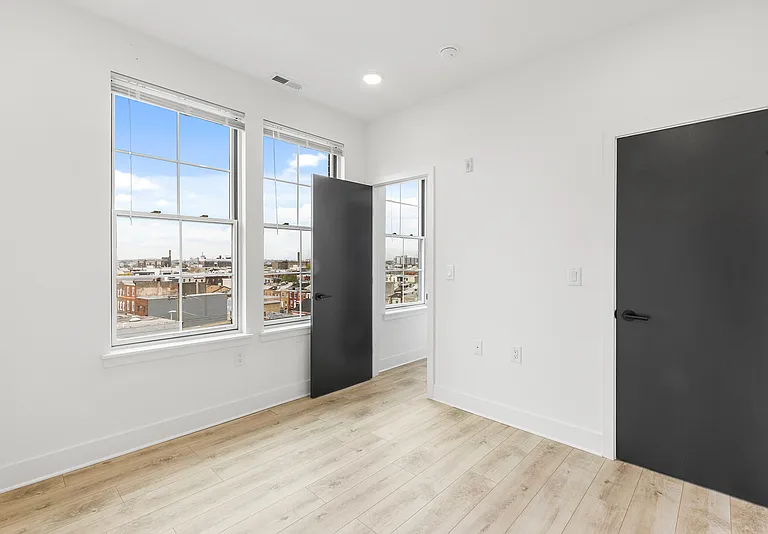 943 Washington Ave #501 — Photo 11