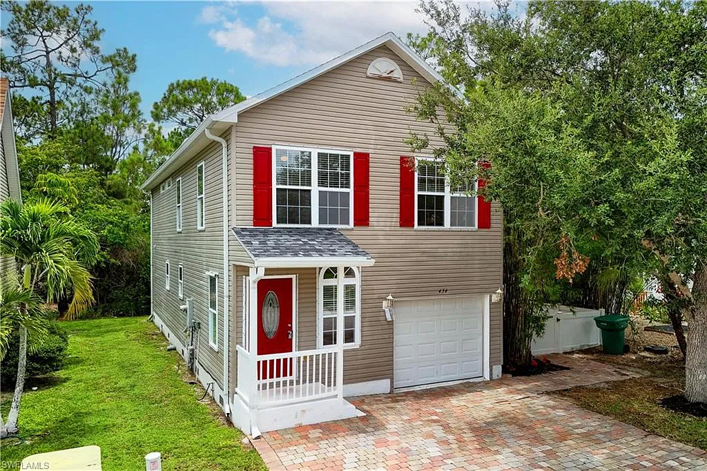 3 bed, 3.0 bath, 2024 sqft, $2,700 — Photo 1