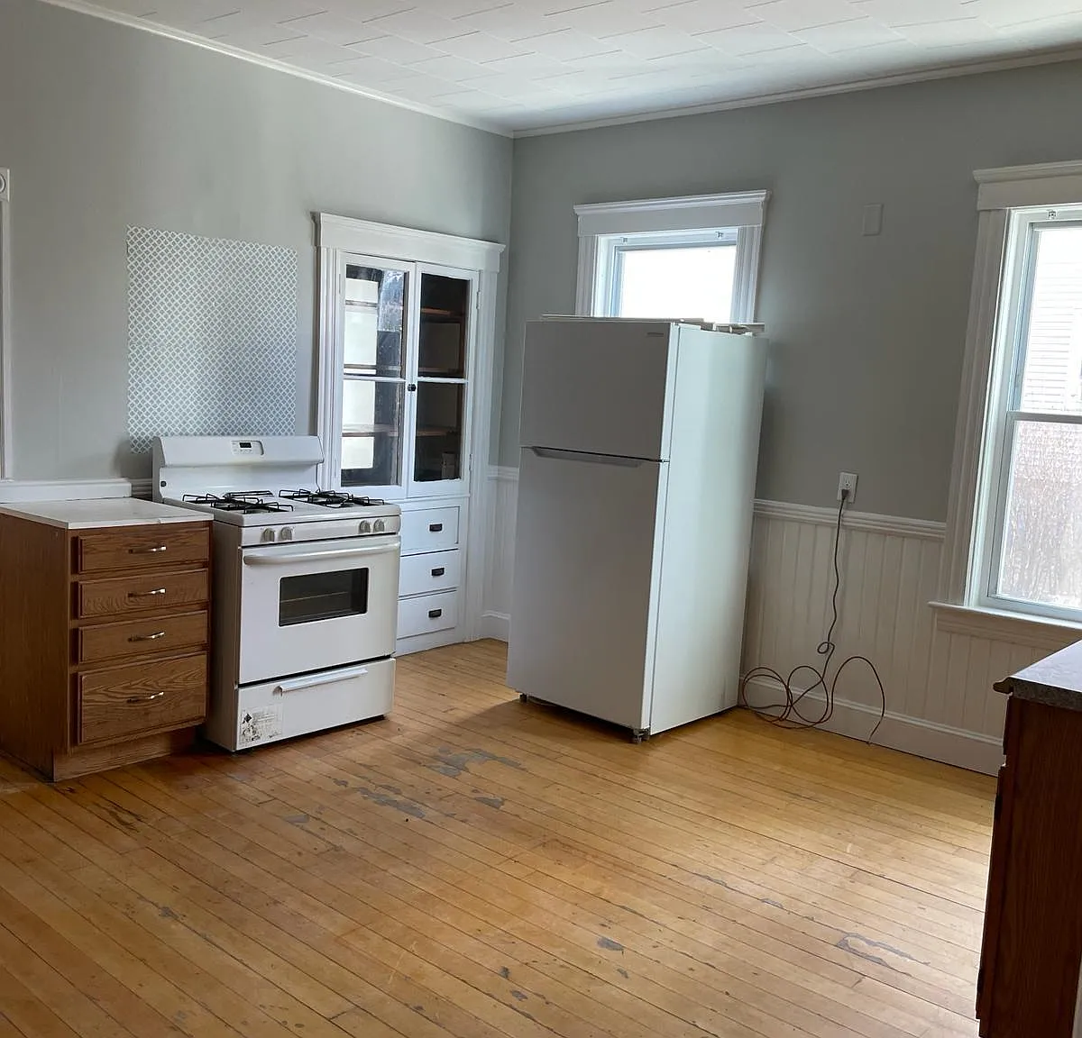 3 bed, 1.5 bath, 1150 sqft, $2,299 — Photo 2