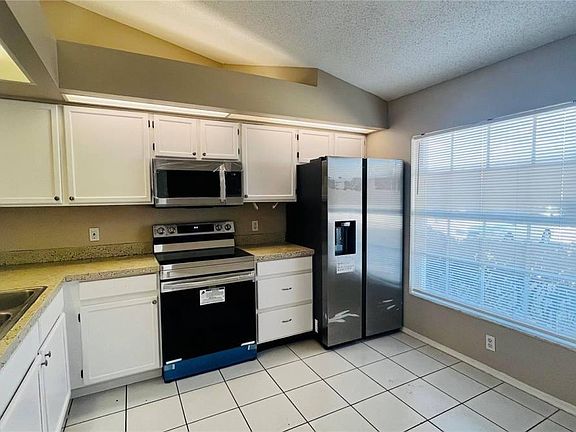 4th image of 14772 Laguna Beach Cir