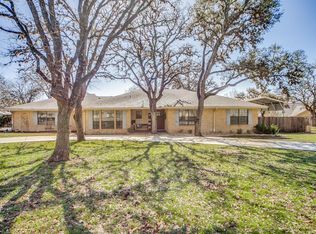 317 Oak Wood Rd E, Kerrville, TX 78028