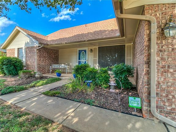 2nd image of 2320 Eastridge Cir