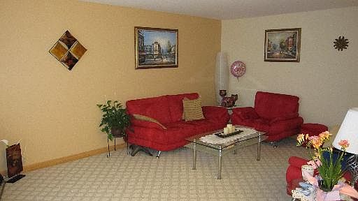 5th image of 921 Casey Ct APT 5