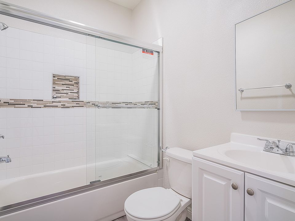 Carondelet Bathroom 3jpg