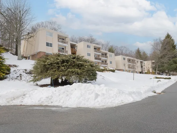 219 Fox Run Ln, Carmel, NY 10512