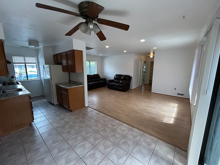 41 Whittney Ct — Photo 2