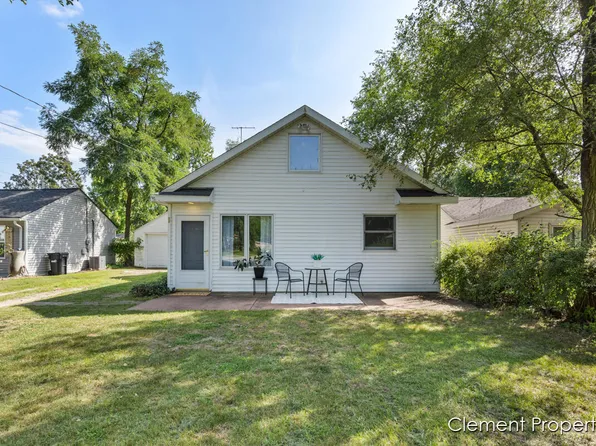 1344 Beechwood St NE, Grand Rapids, MI 49505