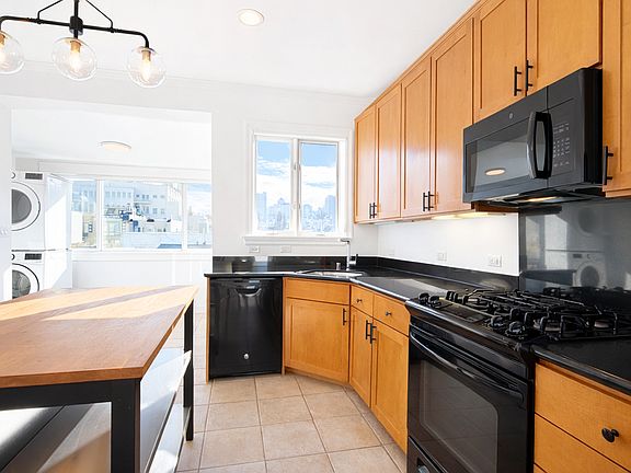 2nd image of 579 Lombard St