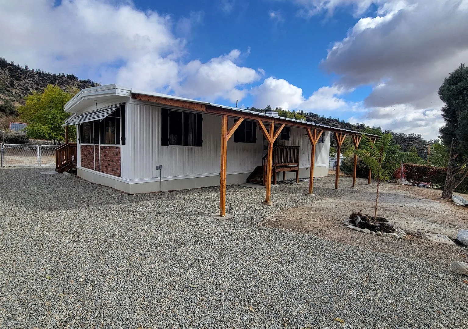 Immaculate Home with 2 Bedrooms and 2 Bonus Rooms Near Nature and Amenities — Photo 2