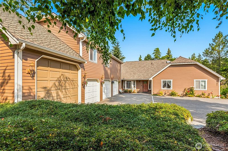 2nd image of 3836 Bay Lane