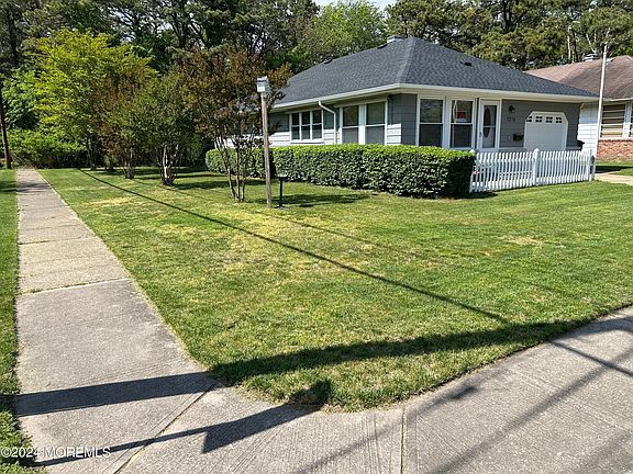 2nd image of 2276 Mt Hood Lane