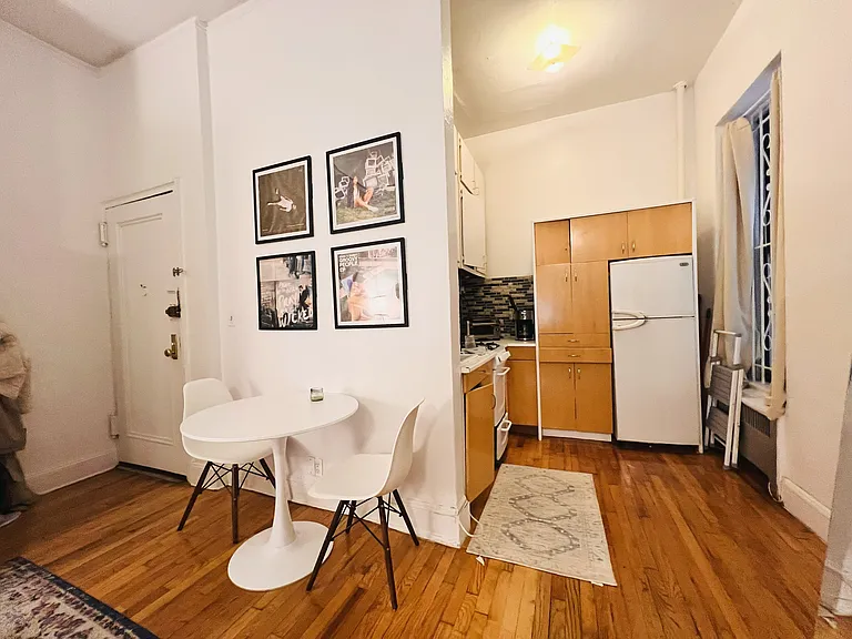 248 E 21st St #1B — Photo 5