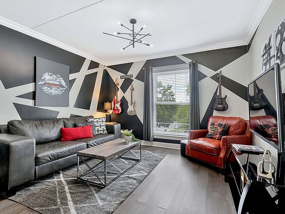 5th image of 11 Music Sq E APT 203