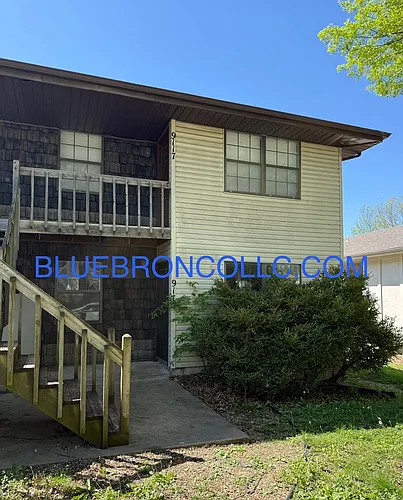 Updated 2-Bedroom Apartment in Raytown Photo 1