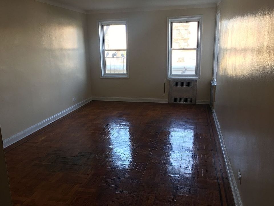 2nd image of 3111 Glenwood Rd #V34