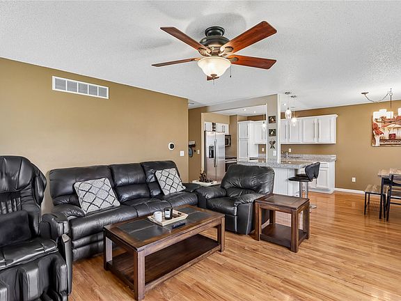 3rd image of 2271 Holiday Rd