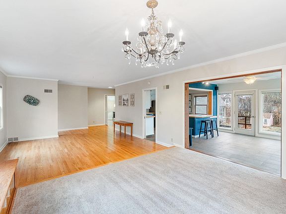 4th image of 1816 Tremont St