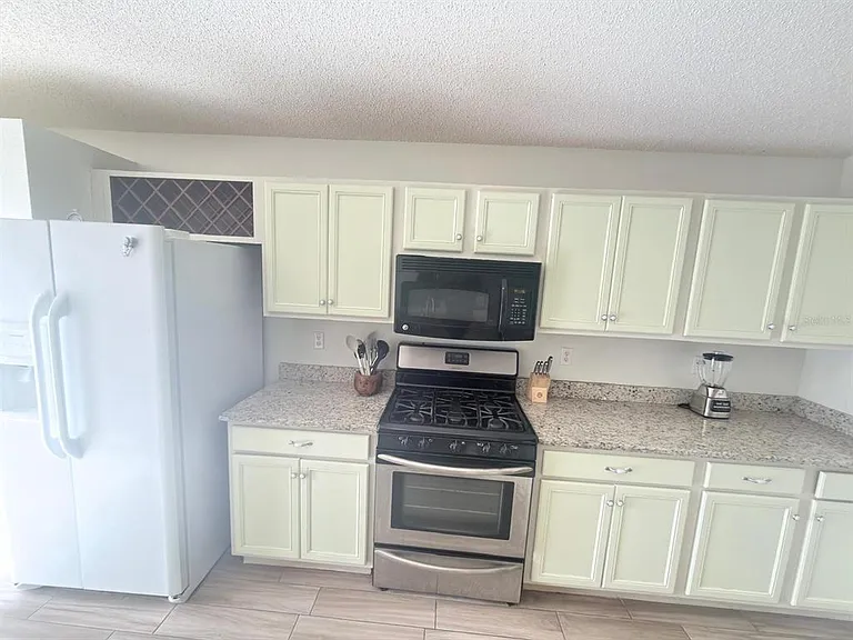 730 Garberia Dr — Photo 12