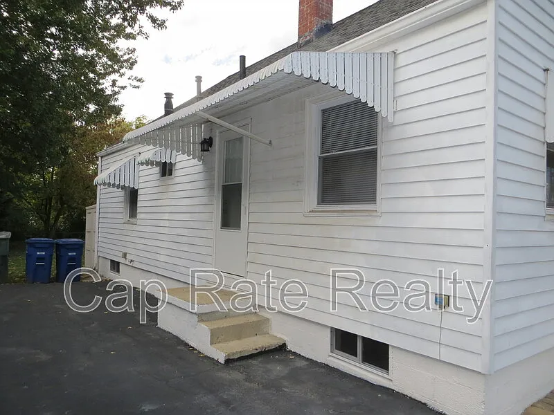 3 bed, 1.0 bath, 1250 sqft, $1,500 — Photo 4