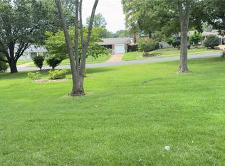 660 Herbst Dr, Florissant, MO 63031