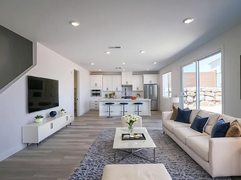 3068 W Orco Ln — Photo 10