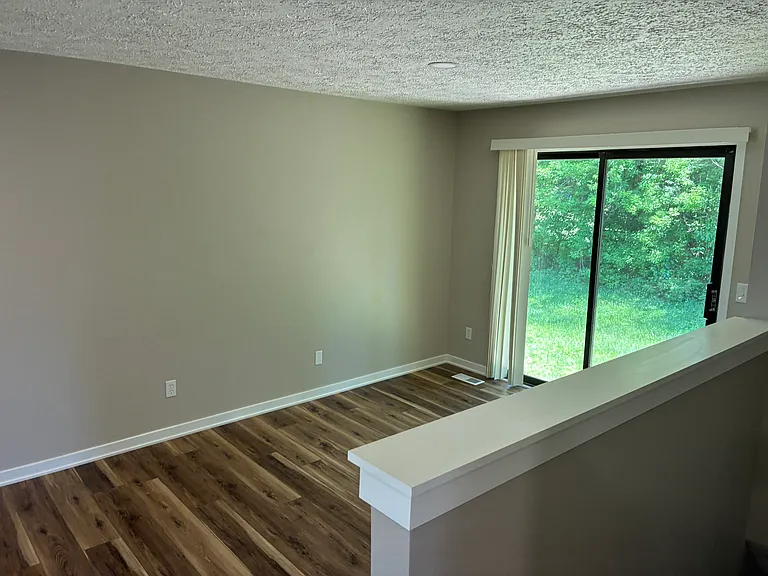 212 E Chimney Hill Dr — Photo 3