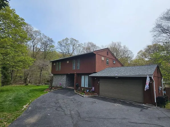 109 Spruce Dr, Naugatuck, CT 06770