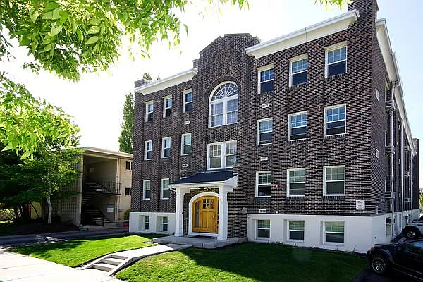 New Broadmoor — Photo 30